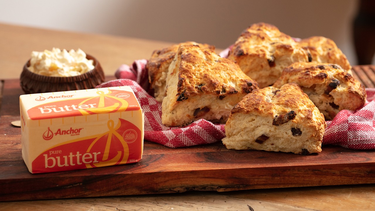 Anchor Feijoa Crumble Muffins
